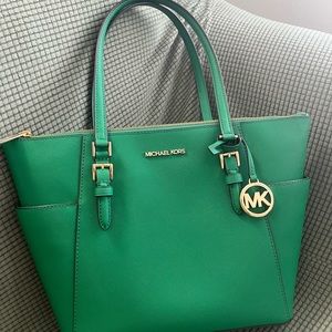 Micheal Kors Olive Tote